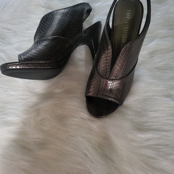 The Limited shoes. New in box. No tags - Picture 2 of 7